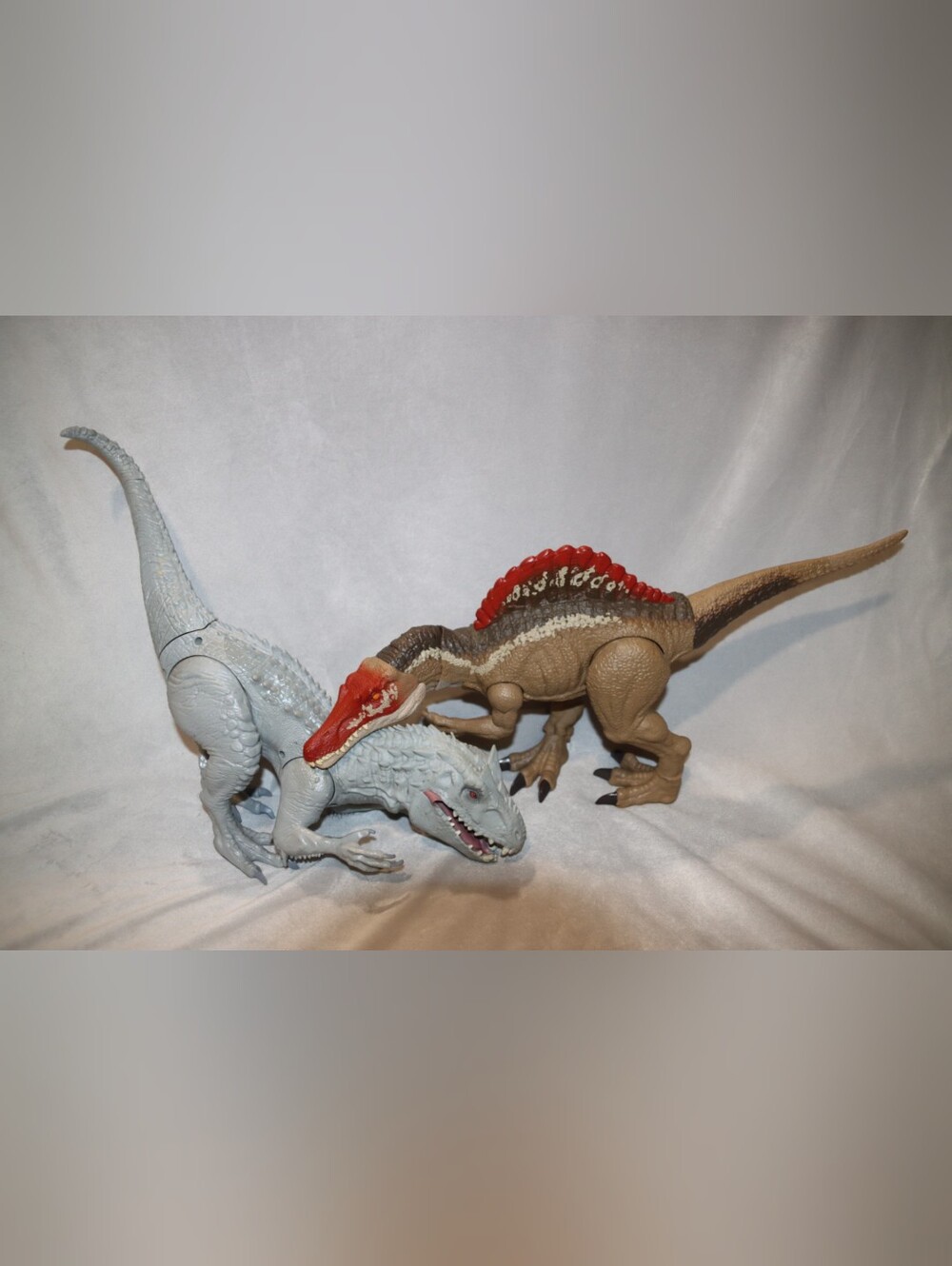 Jurrasic World 20" hasbro T-Rex & 20" Mattel Spinosaurus